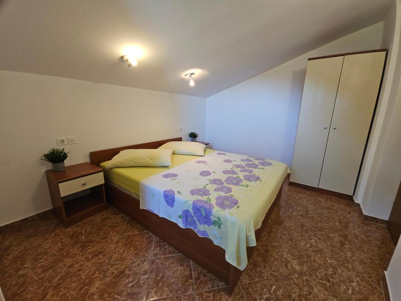 Apartment Jelena Раб Экстерьер фото